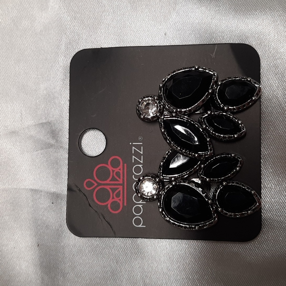 Paparazzi clip on Earrings Bundle and save 5 for 30 or 1 for 10